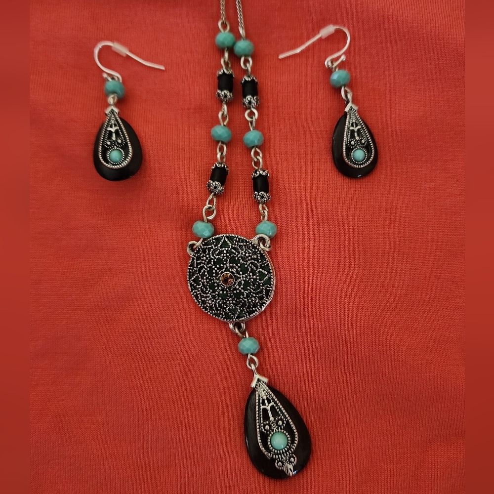 Turquoise necklace with matching earrings